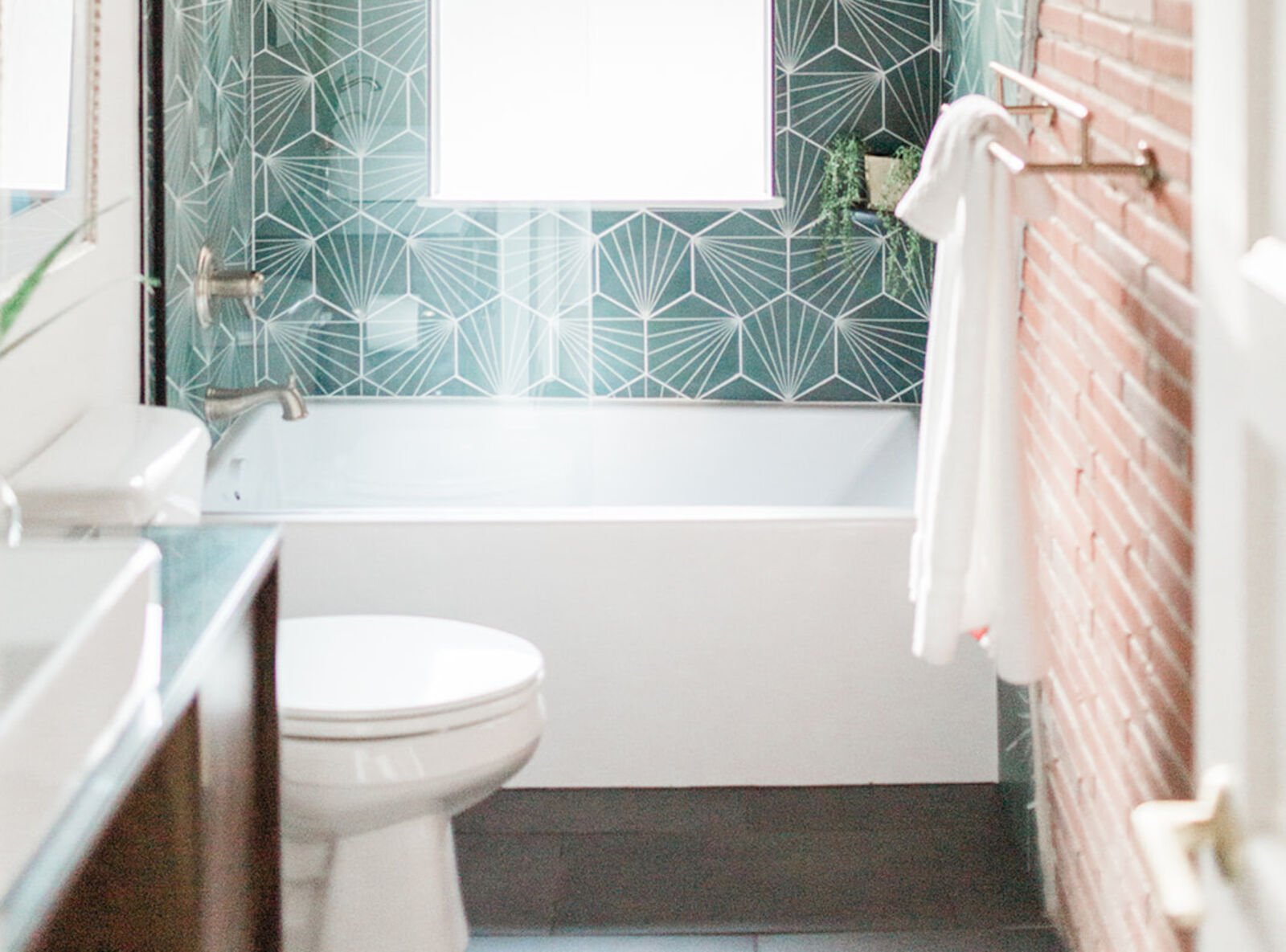 Mid-Mod Hall Bath Makeover