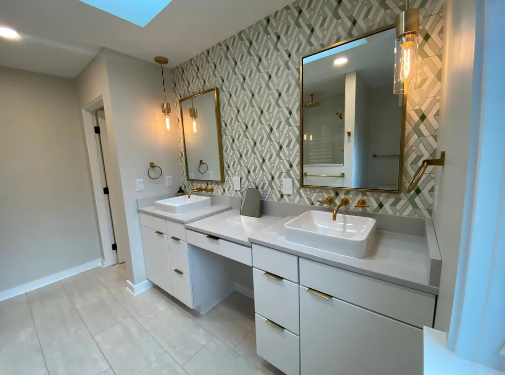 Julia + Kelly | Beaverdale Primary Bathroom Addition