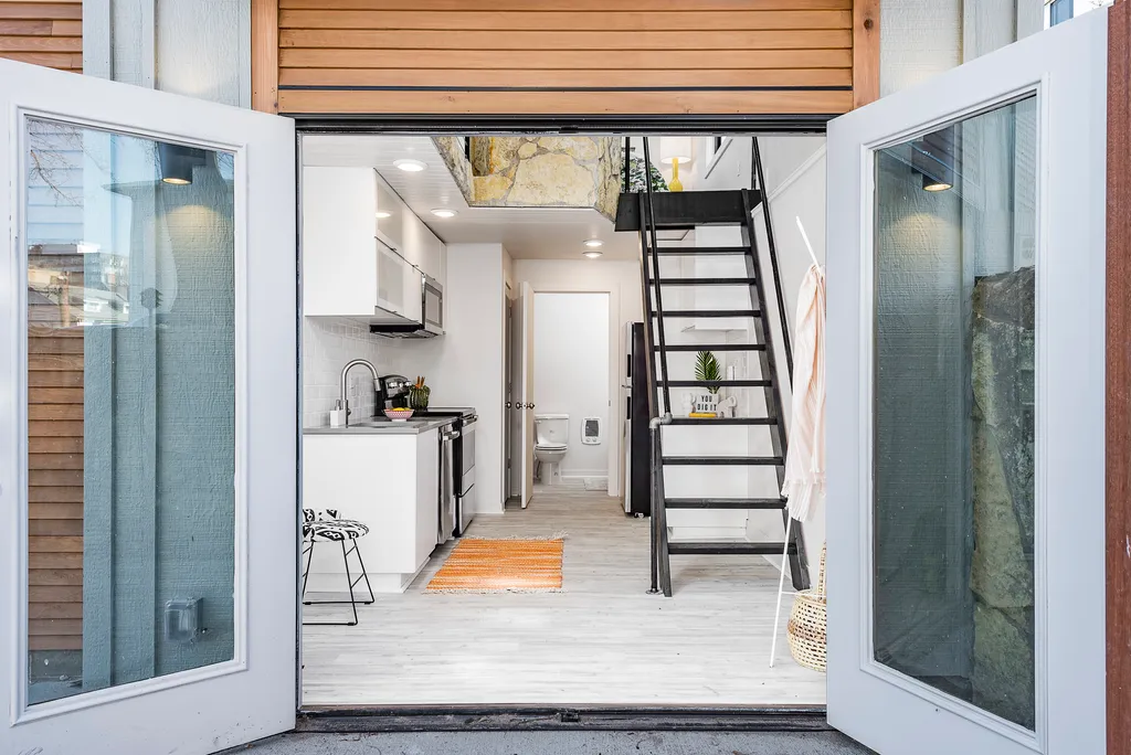 Des Moines Carriage House