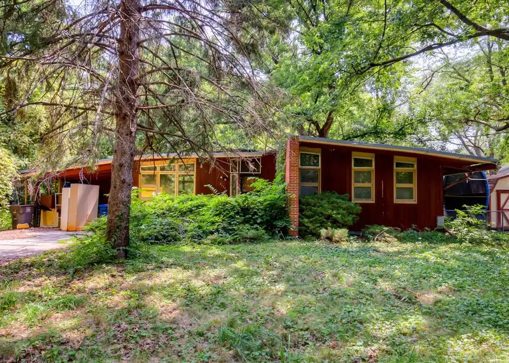 Des Moines Home Exterior & Roof Transformation: Case Study